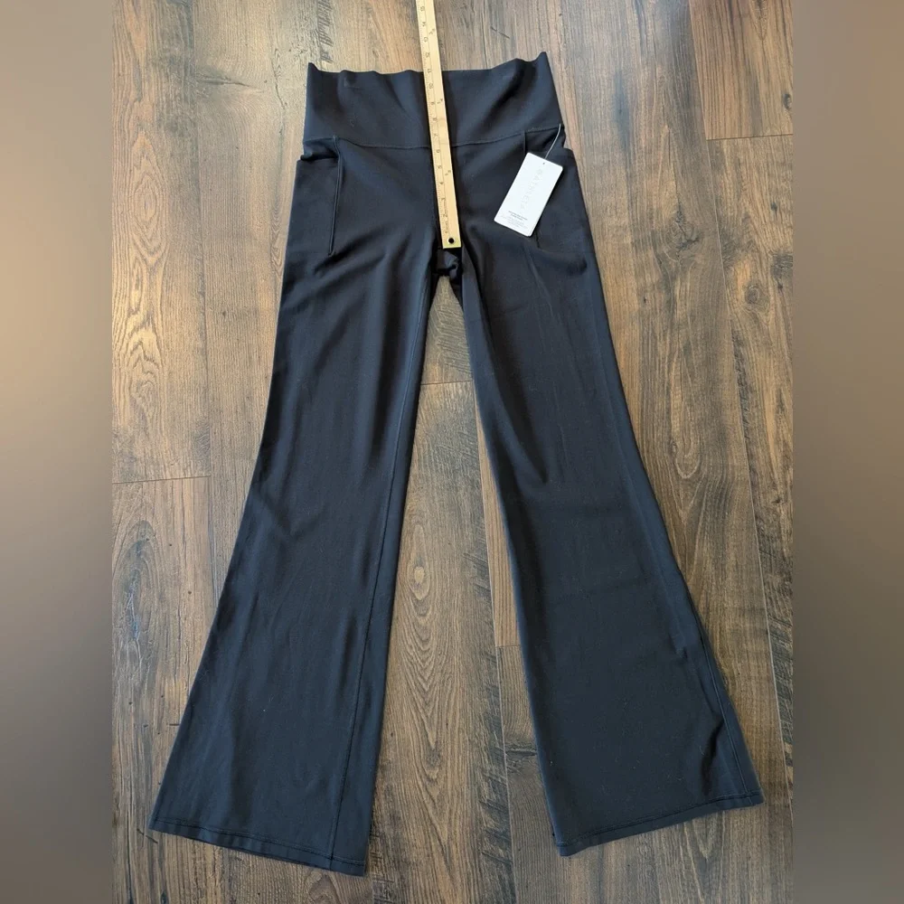 Athleta Women’s Salutation Stash Flare Pants in Black NWT Size Large Tall - Picture 14 of 15